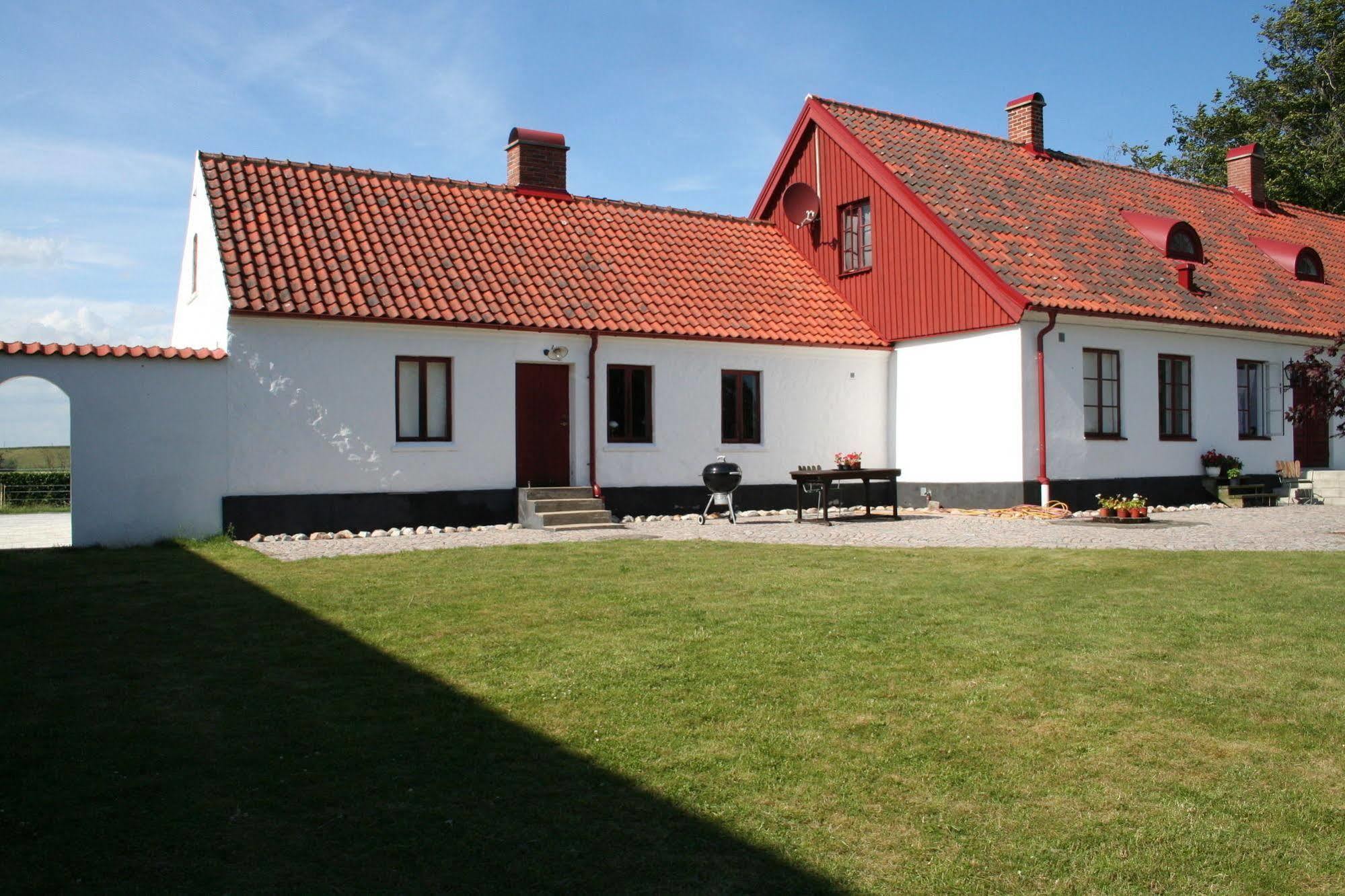 Hoby Gard Bed & Breakfast Borrby